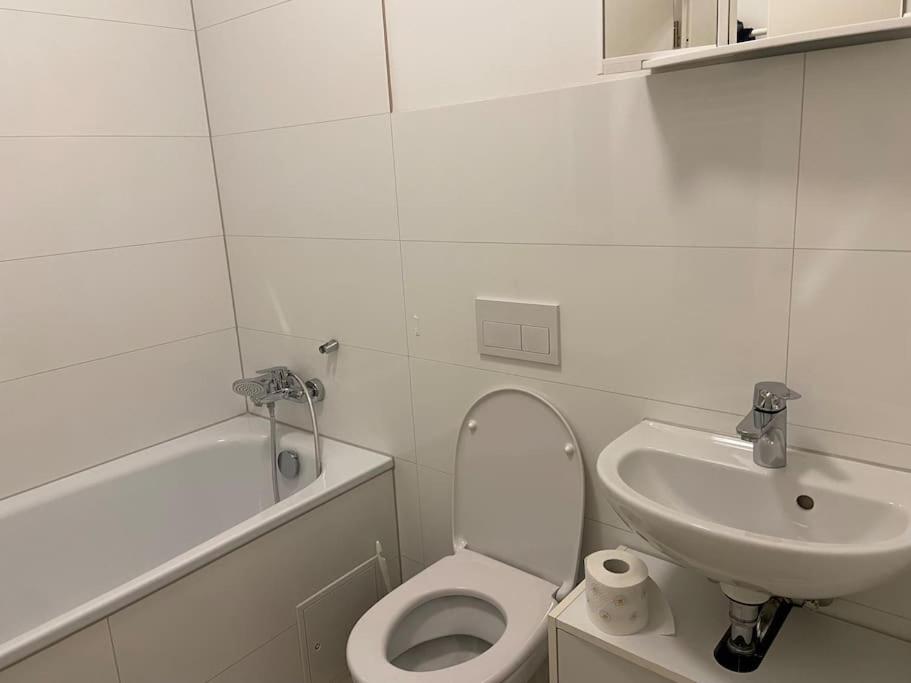 Apartment With Balcony كولونيا المظهر الخارجي الصورة