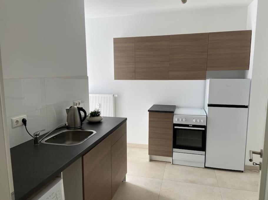 Apartment With Balcony كولونيا المظهر الخارجي الصورة